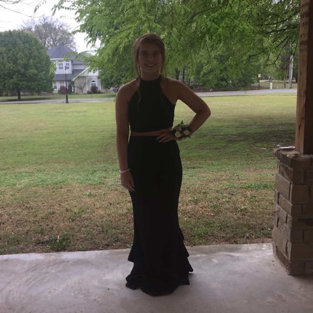 Black 2 piece prom dress